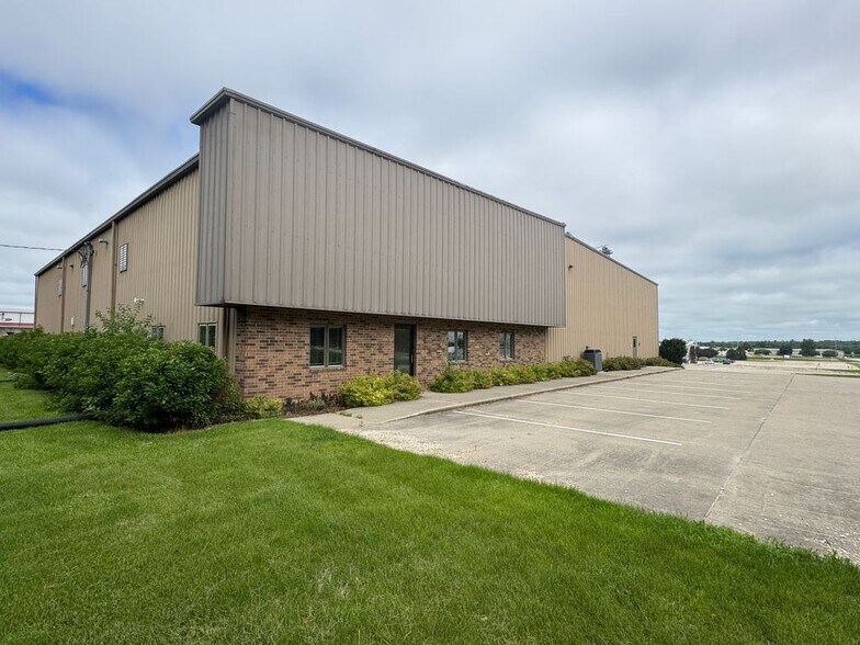 Primary Photo Of 525 Lawler St, Iowa Falls Manufacturing For Sale
