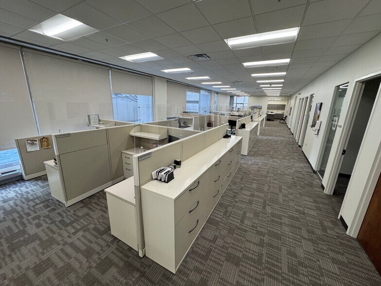 More Photos Of 10 W 9th St, Kansas City Office For Lease