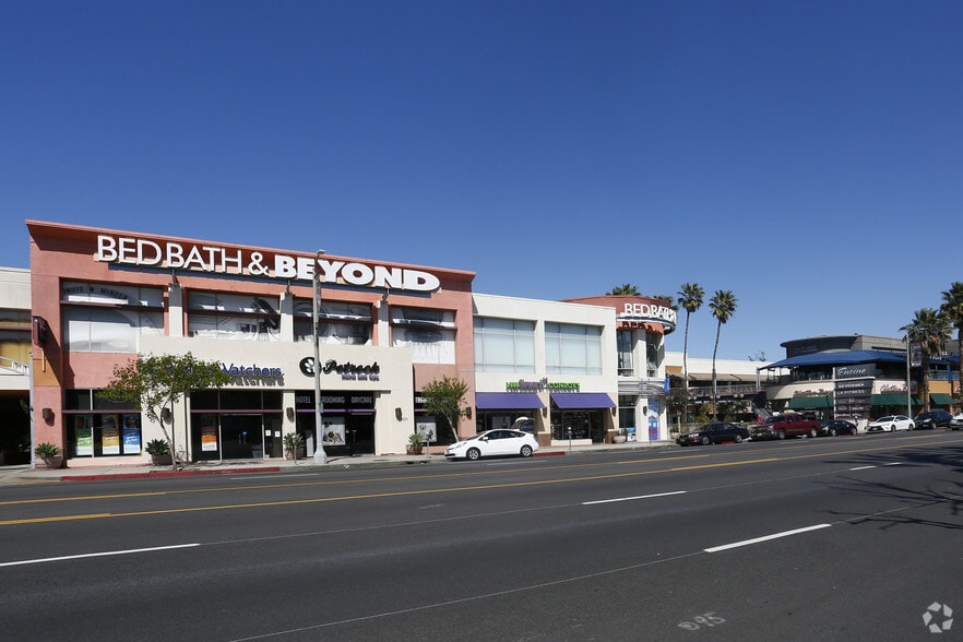 More Photos Of 17401-17405 Ventura Blvd, Encino General Retail For Lease