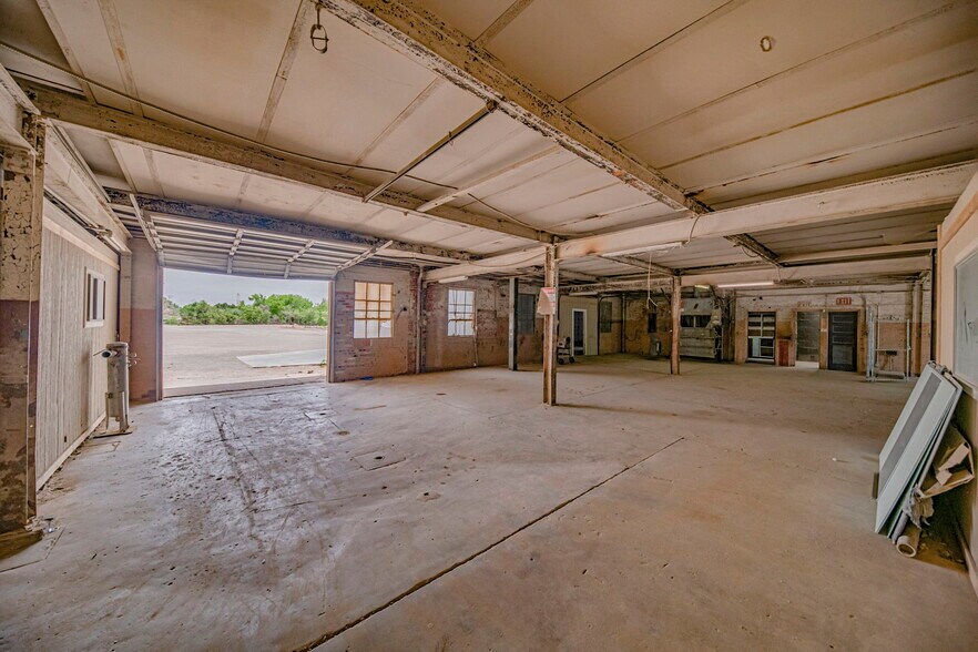 More Photos Of 2419 W Murphy St, Odessa Truck Terminal For Sale