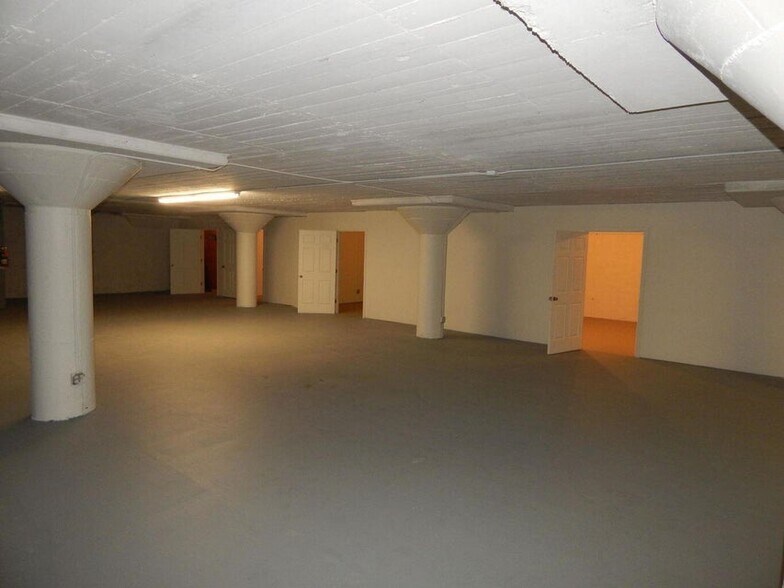 More Photos Of 327 S Fir St, Medford Warehouse For Sale