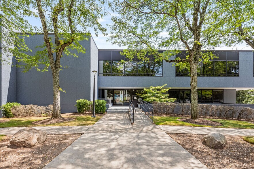 More Photos Of 95 Chestnut Ridge Rd, Montvale Office For Lease