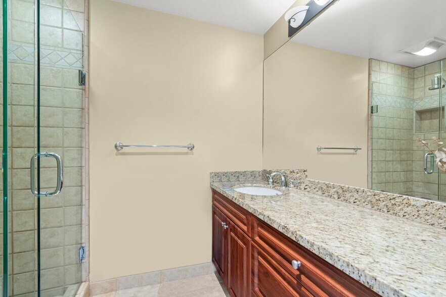 More Photos Of 808 Edgehill Dr, Burlingame General Retail For Sale