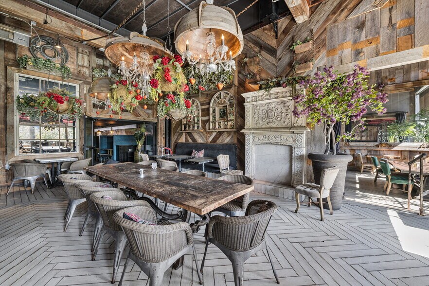 More Photos Of 8928-8930 Santa Monica Blvd, West Hollywood Restaurant For Lease