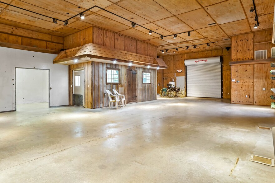 More Photos Of 8977 DuPont Blvd, Lincoln Convenience Store For Sale