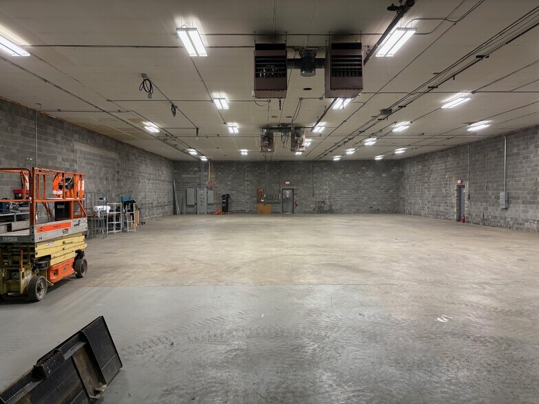 More Photos Of 1906 Dove St, Port Huron Warehouse For Lease