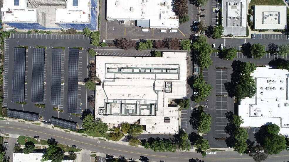 More Photos Of 21255 Califa St, Woodland Hills Office For Sale