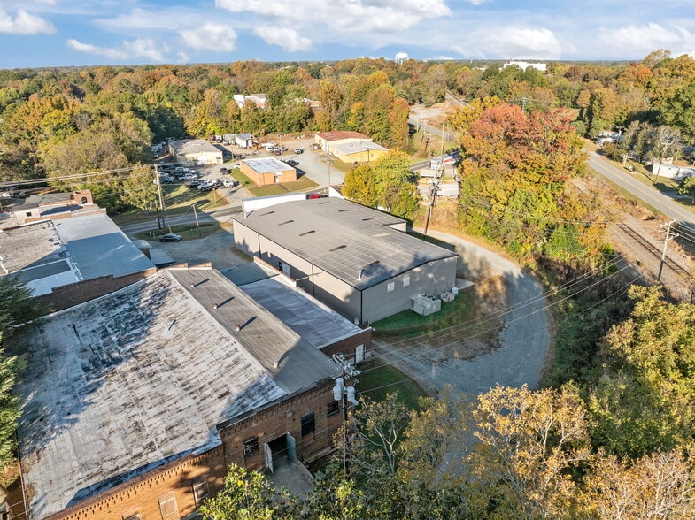 More Photos Of 913 Washington St, Graham Manufacturing For Sale