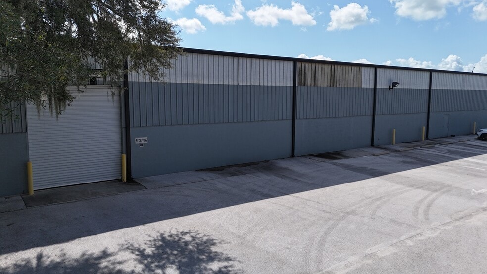 More Photos Of 3306 Waterfield Rd, Lakeland Warehouse For Lease