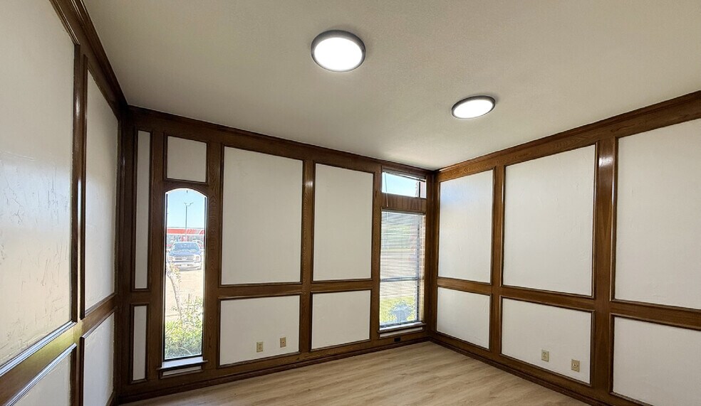 More Photos Of 304 Harwood Rd, Bedford Medical For Lease