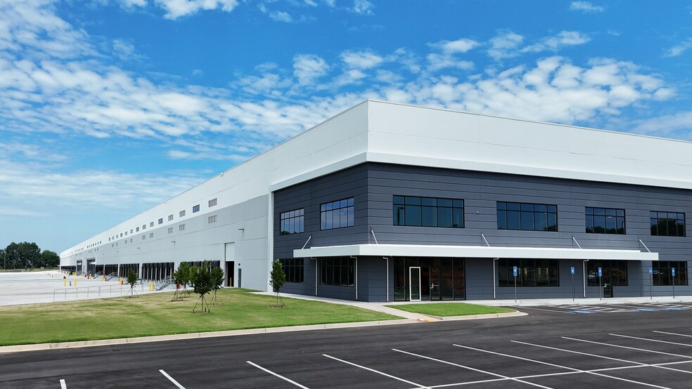 More Photos Of 1365 E Hightower Trl, Social Circle Unknown For Lease