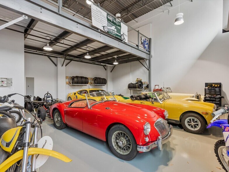 More Photos Of 6701 Dominion Garages Ave, Woodford Specialty For Sale