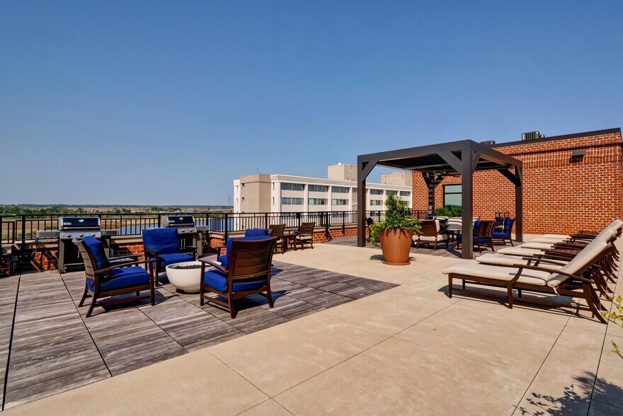 More Photos Of 240 N Water St, Wilmington Specialty For Sale