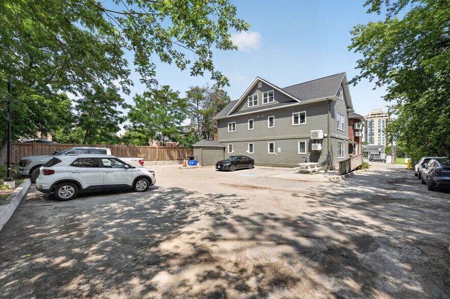 More Photos Of 170 Bradford St, Barrie Office For Sale