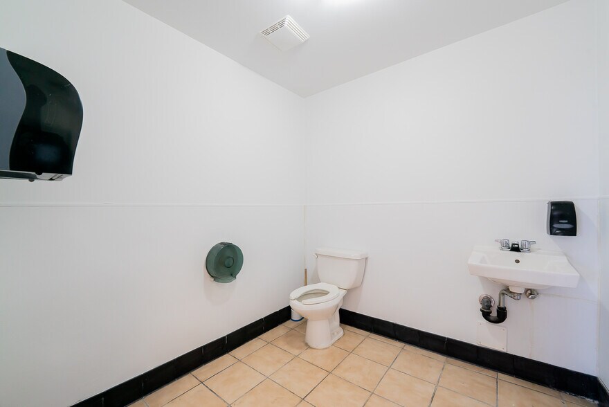 More Photos Of 111 Terminal Av, Nanaimo General Retail For Sale