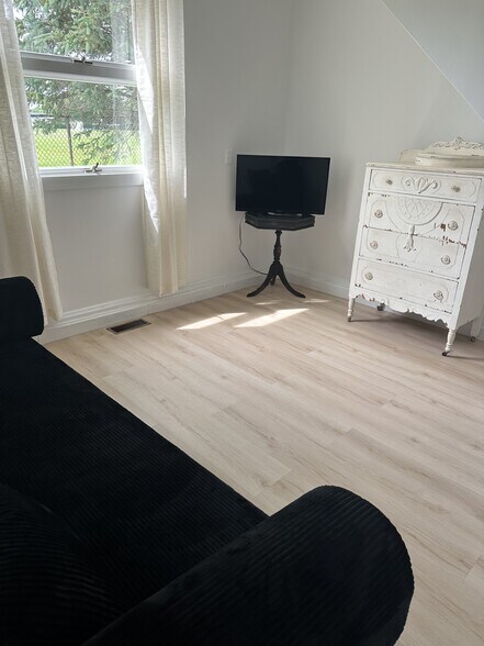 More Photos Of 270 North St, Cutchogue Office Residential For Lease