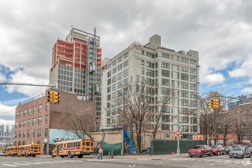 More Photos Of 475 Kent Ave, Brooklyn Apartments For Lease