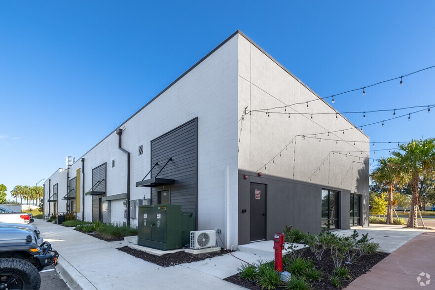 More Photos Of 320-340 Kathleen Rd, Lakeland Storefront For Lease