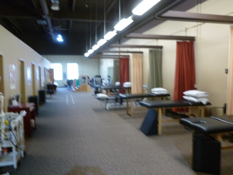 More Photos Of 2319B Taylor Dr, Red Deer Showroom For Lease