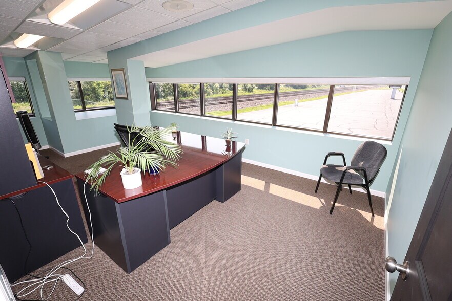 More Photos Of 23119 US Highway 33, Elkhart Storefront For Lease