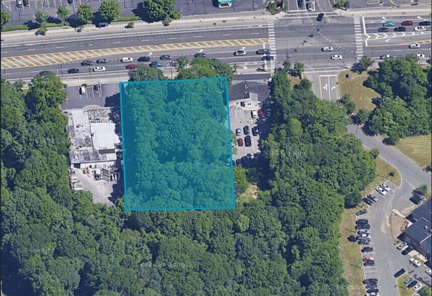 More Photos Of Middle Country Rd @ Middle Country & Parsnip Pond, Selden Land For Sale