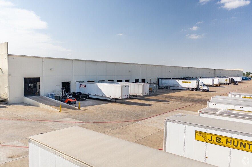 More Photos Of 2251 Picadilly Dr, Austin Warehouse For Lease