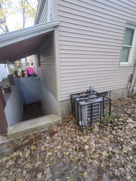 More Photos Of 1458 W 32nd St, Indianapolis Apartments For Sale