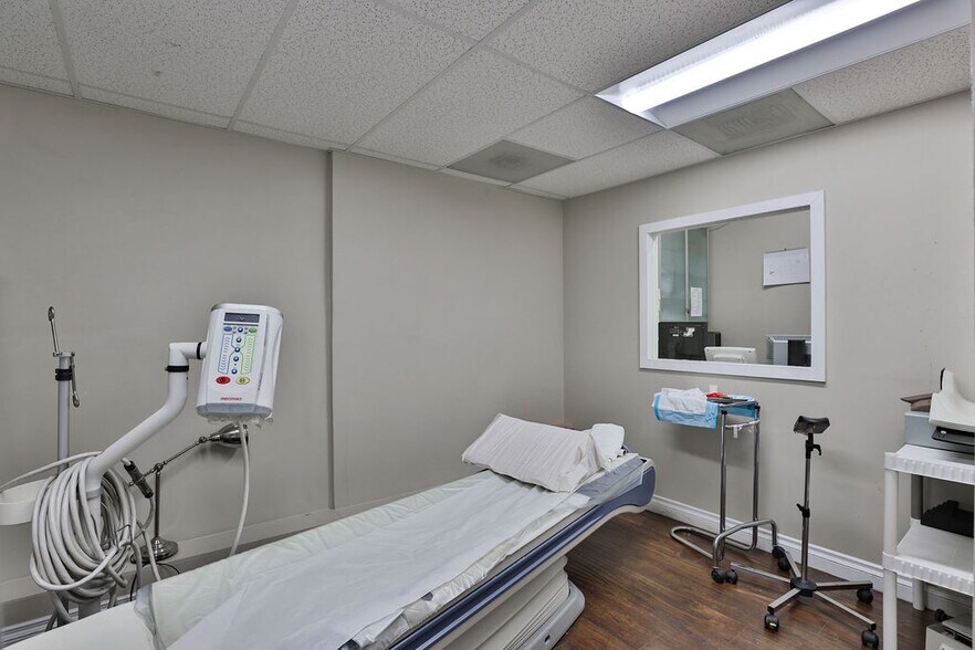 More Photos Of 7051 Alvarado Rd, La Mesa Medical For Sale