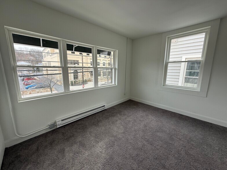 More Photos Of 33 N Washington St, Berkeley Springs Restaurant For Sale