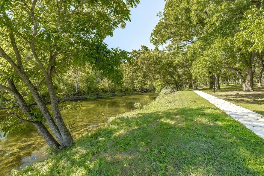 More Photos Of 1030 County Road 279, Liberty Hill Hotel For Sale