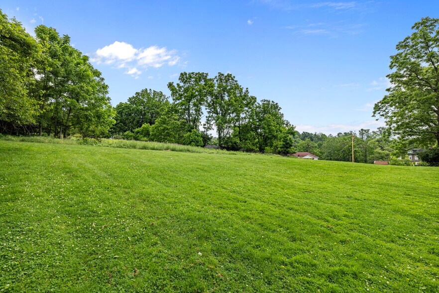 More Photos Of 1841 Universal Rd, Pittsburgh Office For Sale