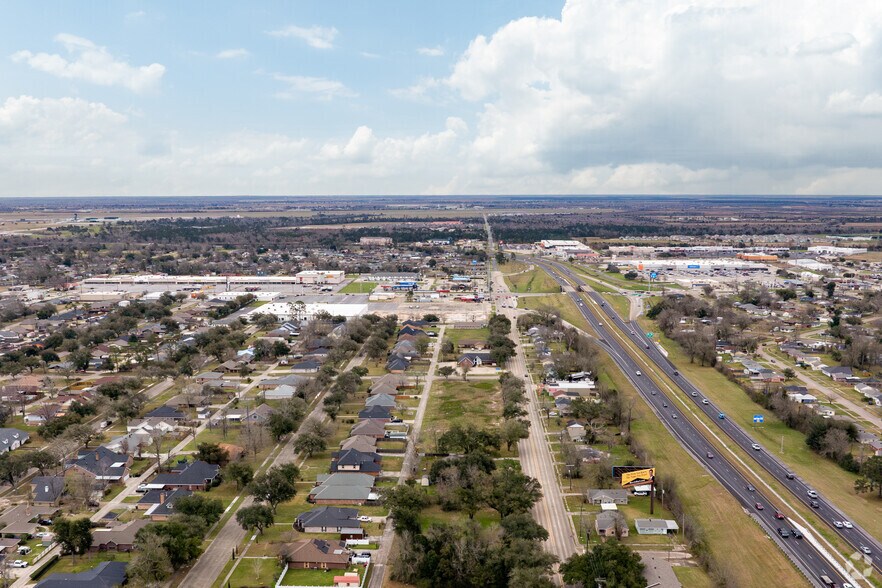 More Photos Of 3005-3147 Gertsner Memorial Dr, Lake Charles Storefront For Sale