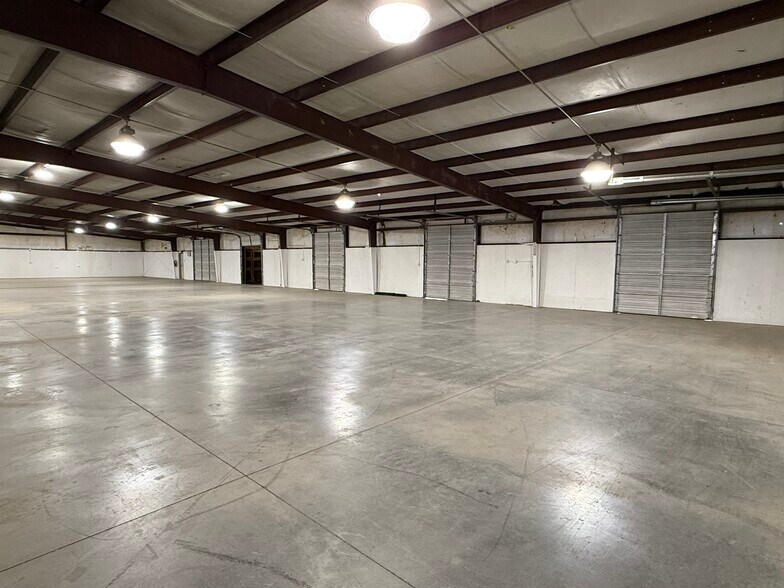 More Photos Of 990 Epco Dr, Dandridge Warehouse For Lease