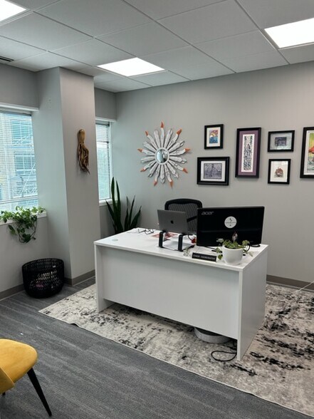 More Photos Of 1819 Main St, Sarasota Office Residential For Lease