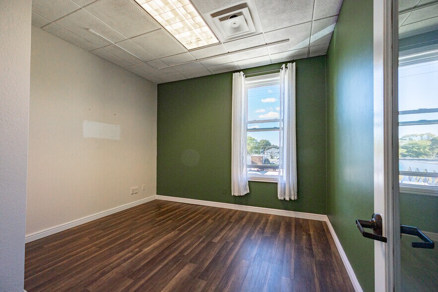 More Photos Of 112-114 S Broadway St, Green Bay Storefront Retail Office For Sale