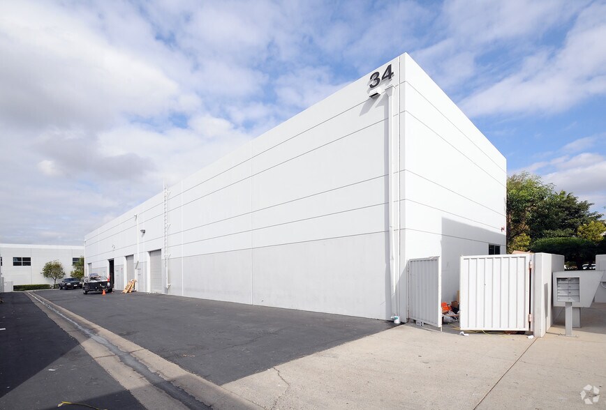 More Photos Of 34 Mauchly, Irvine Research And Development For Lease