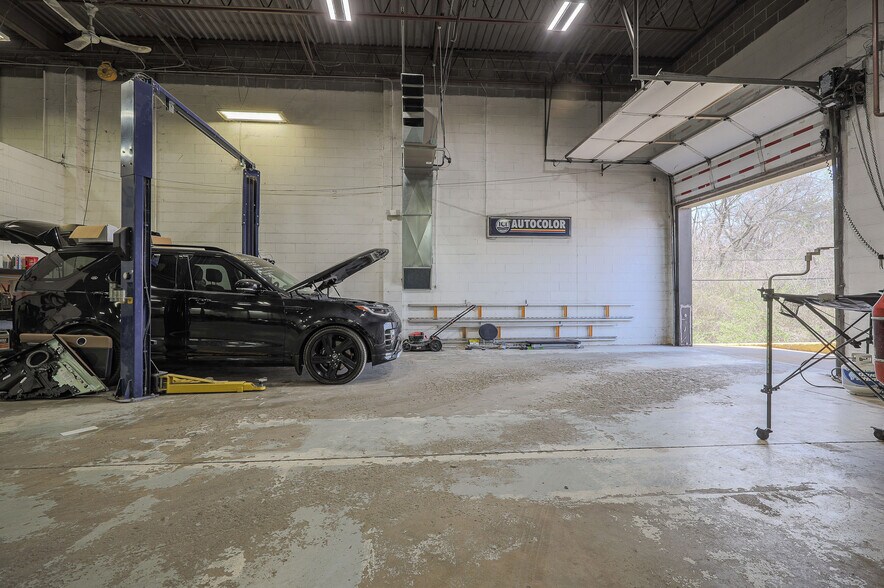 More Photos Of 2005-2007 W 103rd Ter, Leawood Service For Sale