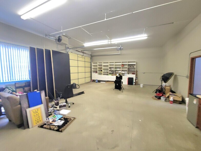 More Photos Of 1110 Arrowhead Ct, Crown Point Flex For Lease