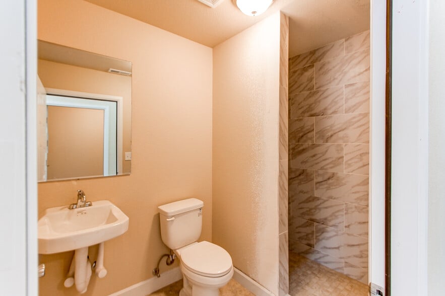 More Photos Of 655 7th Ave, Deer Trail Warehouse For Sale