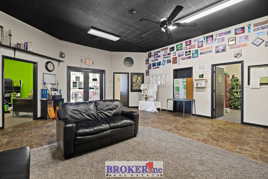 More Photos Of 225 N Wolcott St, Casper Flex For Lease