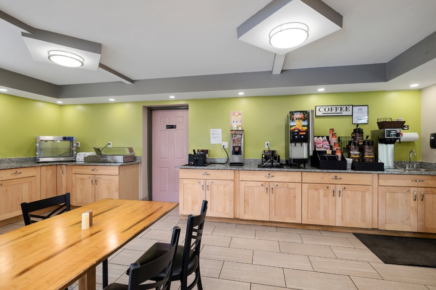 More Photos Of 2490 Green Mountain Dr, Branson Hotel For Sale