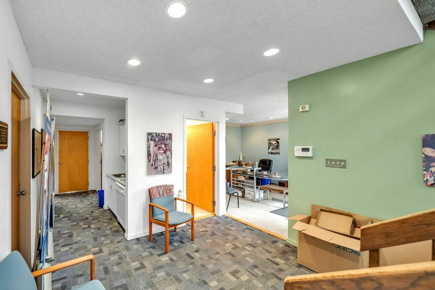 More Photos Of 10801 Connecticut Ave, Kensington Office For Sale