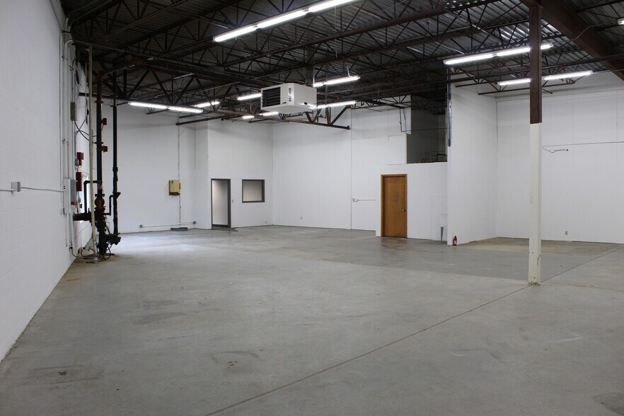 More Photos Of 7115-7149 Shady Oak Rd, Eden Prairie Light Manufacturing For Lease