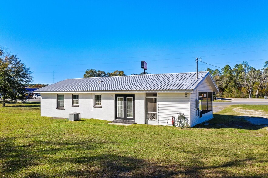 More Photos Of 1213 Main St, Chipley Office For Sale