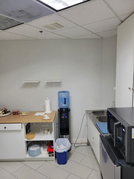 More Photos Of 2600 Foothill Blvd, La Crescenta Office For Lease