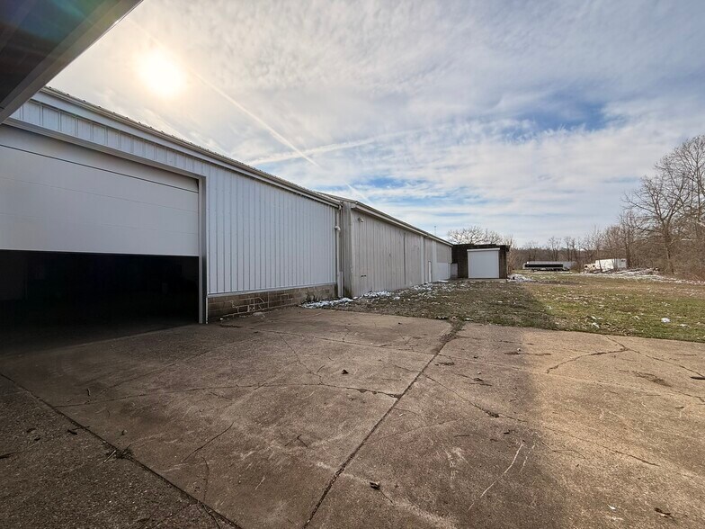 More Photos Of 135 Kensington Ave, Zanesville Warehouse For Lease
