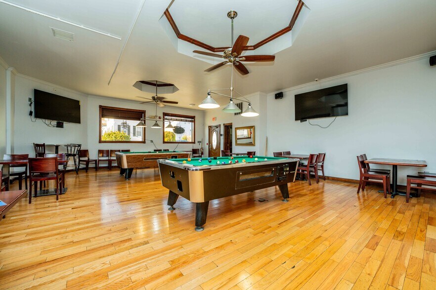 More Photos Of 266 Dartmouth St, New Bedford Restaurant For Sale