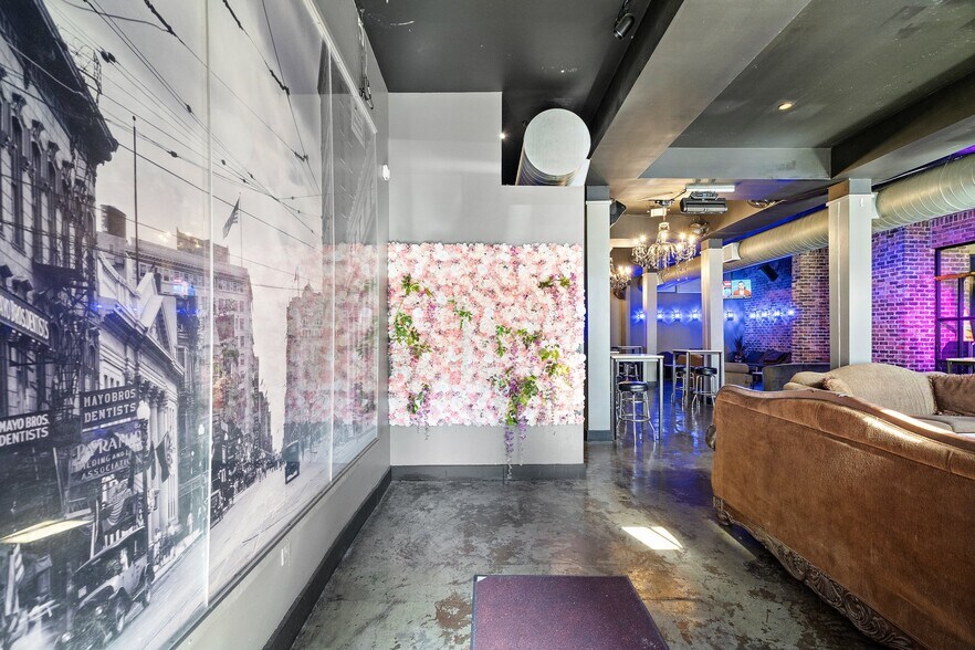 More Photos Of 809 Congress St, Houston Restaurant For Sale