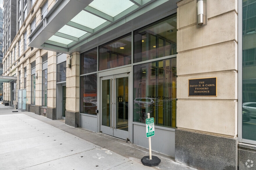 More Photos Of 33 West End Ave, New York Apartments For Lease