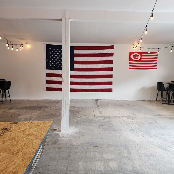 More Photos Of 200-204 N State St, Harrison Restaurant For Lease